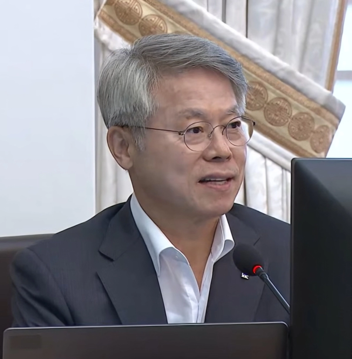 민형배 전남광주통합특별시장이 14일 청와대에서 열린 ‘제30회 국무회의’에 참석해 인사말을 하고 있다. KTV 캡처