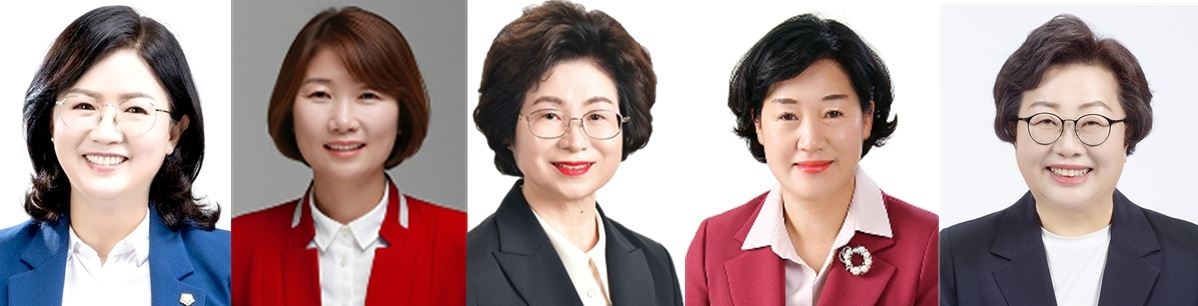 왼쪽부터 이희자 춘천시의장·박주현 동해시의장·박승남 횡성군의장·김정미 양구군의장·최선남 양양군의장.