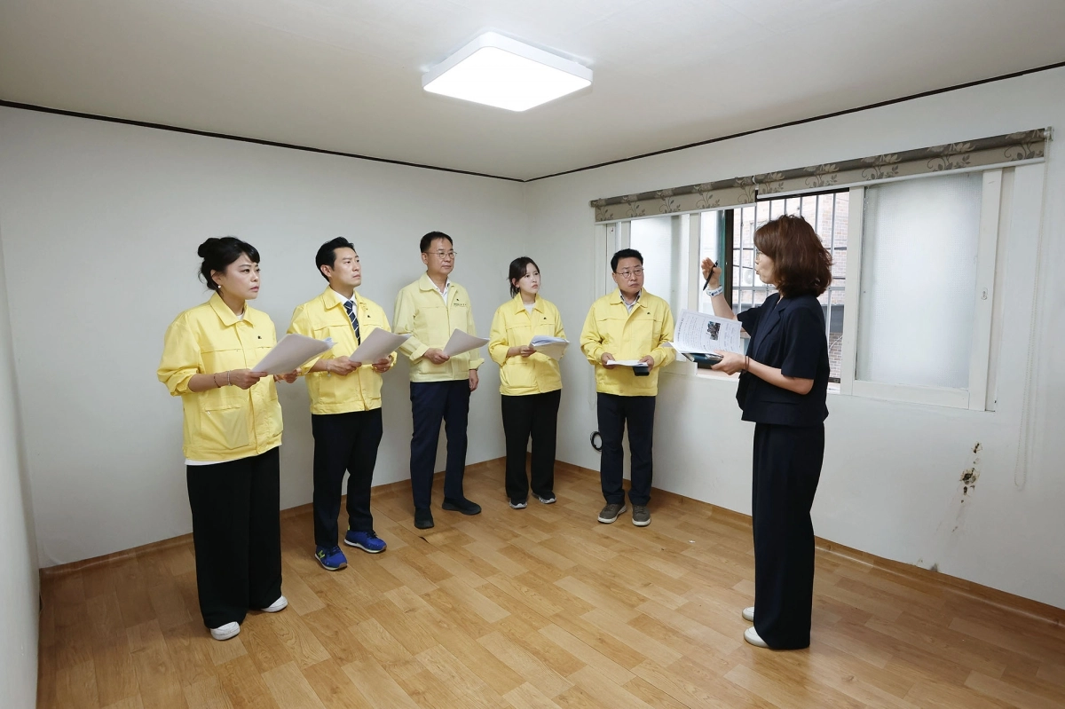 사업 추진 현황을 듣고 있는 광명시의회 자치행정교육위. 광명시의회 제공