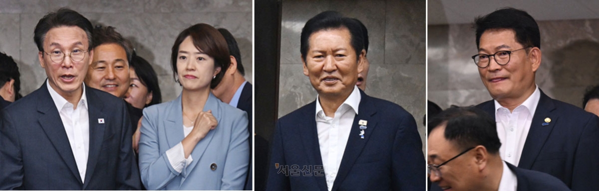 더불어민주당 8·17 전당대회 당대표 선거에 출마한 후보들이 14일 국회에서 열린 의원총회에 참석하고 있다. 왼쪽 사진은 김민석(왼쪽) 전 국무총리와 고민정 의원이 나란히 의원총회에 서 있는 모습. 가운데 사진과 오른쪽 사진은 각각 의총에 입장하고 있는 정청래 전 대표와 송영길 의원. 안주영 전문기자