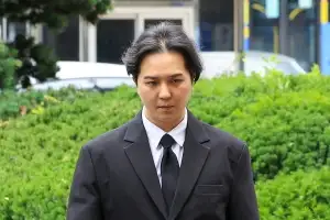‘엉터리 복무’ 송민호 “관리자에 돈 빌려준 것”…공모·대가성 선 그어