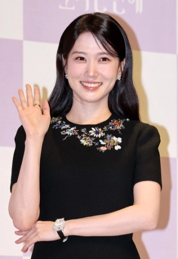 배우 박은빈이 14일 서울 강남구 엘리에나 호텔에서 열린 tvN 드라마 ‘오싹한 연애’ 제작발표회에서 포즈를 취하고 있다. 2026.7.14 <br>연합뉴스