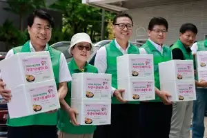 “단순 보양식 아닌 이웃 사랑”… 삼계탕으로 마음 나눈 송파