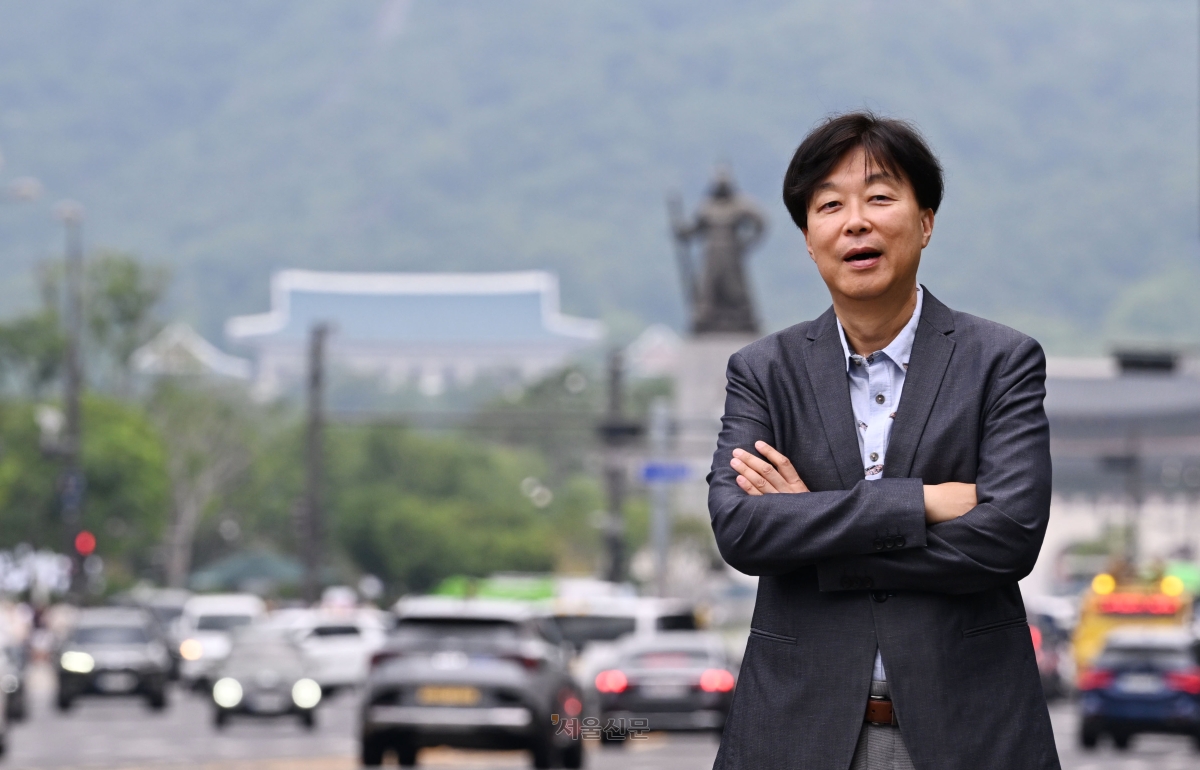 조명현 고려대 경영학과 교수는 “노사간 성과급을 정할 때 이사회및 주주총회 의결을 의무화해야 한다”며 “이런 규정을 담은 상법이나 자본시장법 개정에 시간이 걸리는 만큼, 우선 회사 정관이나 정부 시행령 개정을 통해 통제장치를 마련해야 논란을 조기에 잠재울 수 있다.”고 말했다.  도준석 전문기자