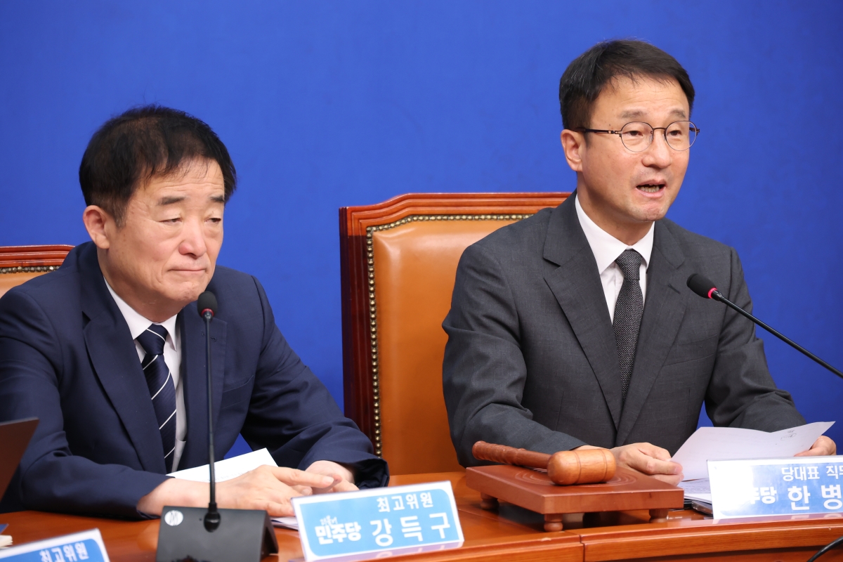 한병도 더불어민주당 당 대표 직무대행 겸 원내대표가 15일 국회에서 열린 최고위원회의에서 발언하고 있다. 2026.7.15 연합뉴스