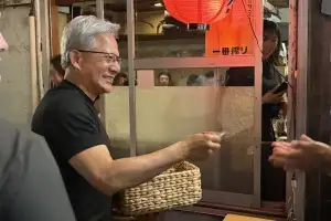 韓선 치킨, 日선 꼬치…젠슨 황, 도쿄 이자카야 ‘꼬치 회동’ (종합)