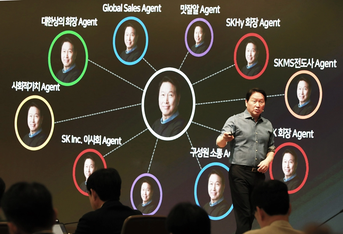 최태원 SK그룹 회장이 지난달 13일 경기 이천시 SKMS 연구소에서 열린 ‘2026 New 이천포럼’에서 발표하고 있다. SK그룹 제공