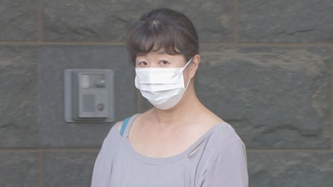 일본에서 간호사가 입원 환자의 링거에 대변을 주입해 살해한 혐의로 체포돼 충격을 주고 있다. 사진은 해당 사건 용의자인 후루카와 미유키 간호사의 모습. TBS뉴스 보도화면 캡처