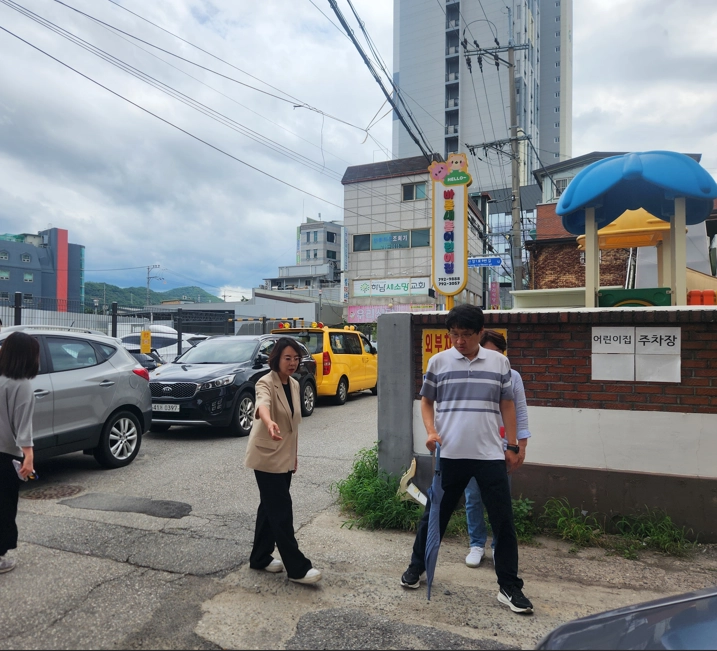 원도심 상습 침수지역 현장점검하는 오지연 의원. 하남시의회 제공