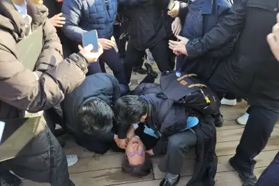 경찰, ‘李 대통령 가덕도 테러’ 배후 없다 결론…허위 보고서 작성 국정원 3명 추가 송치