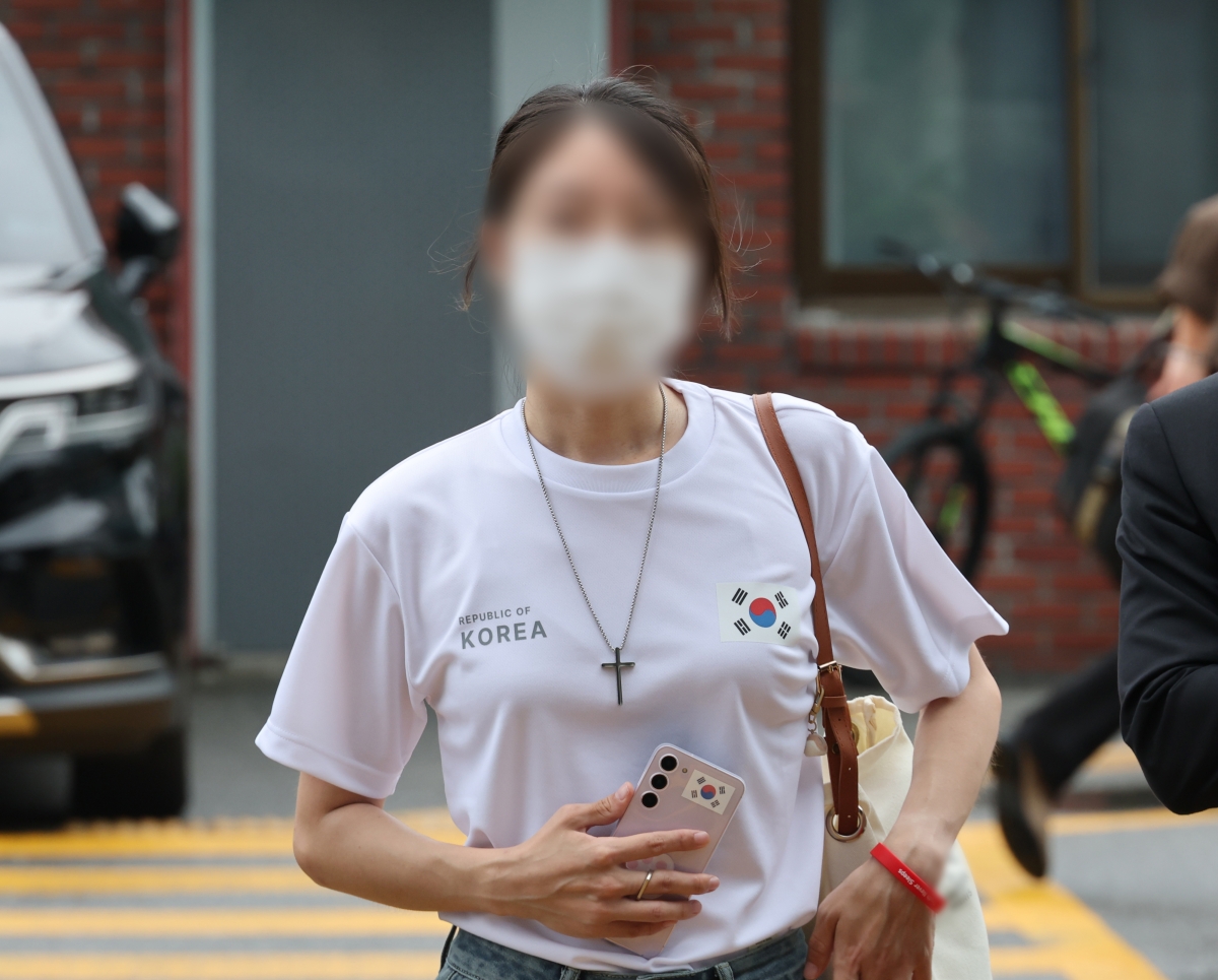 ‘올다르크’, 개표소 막은 혐의로 경찰 조사 출석