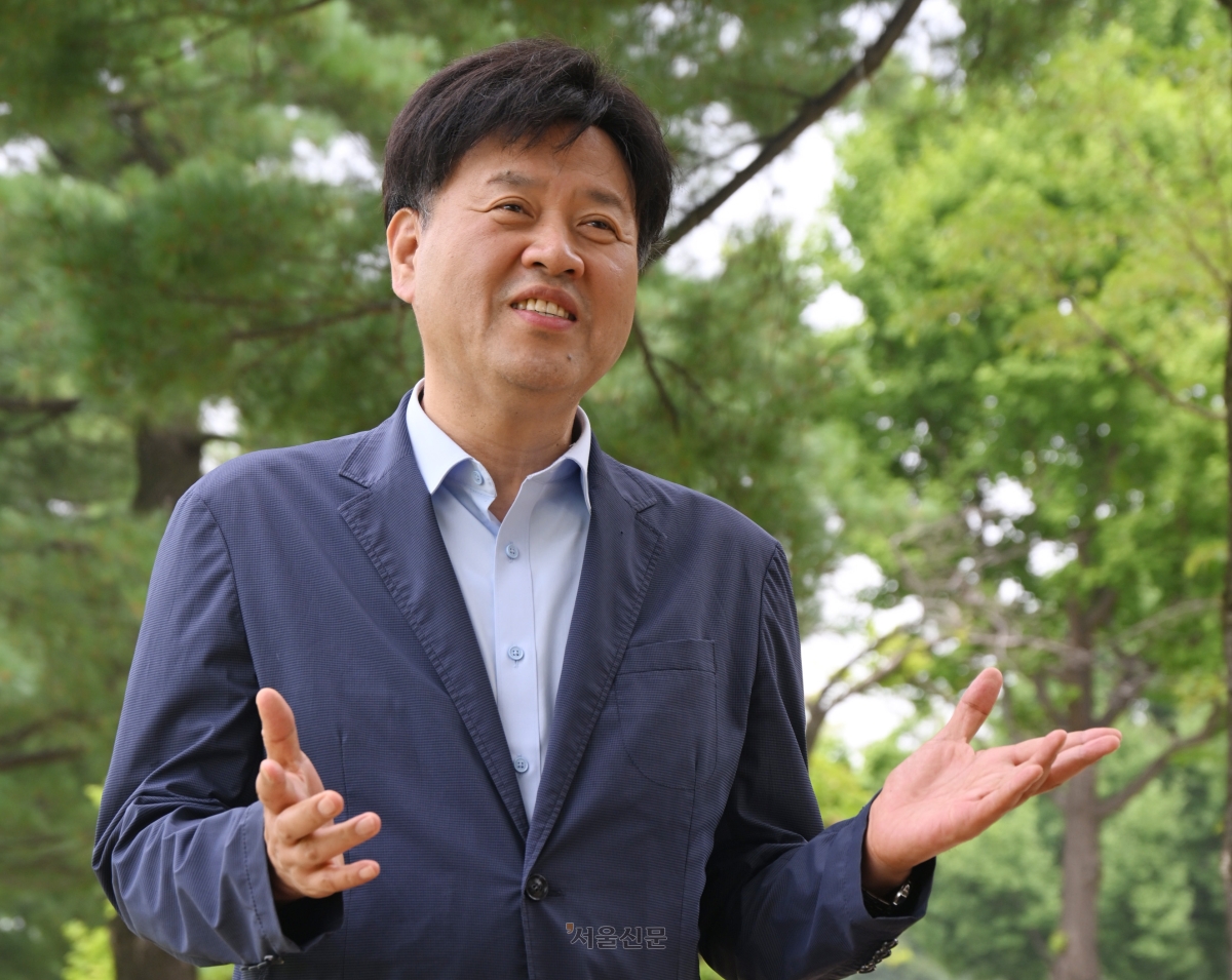 더불어민주당 최고위원 선거에 출마한 김용 전 민주연구원 부원장이 16일 국회에서 서울신문과 만나 인터뷰하고 있다. 2026.7.16. 안주영 전문기자