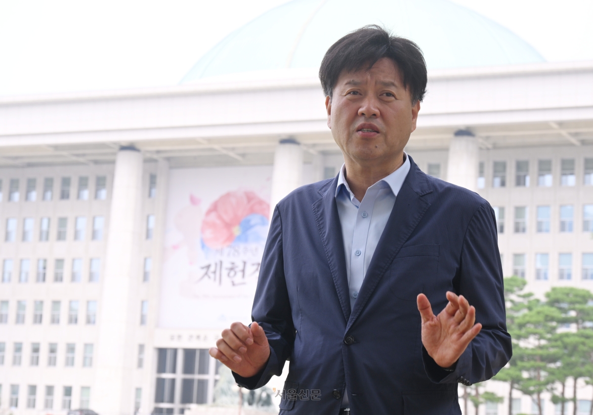 더불어민주당 최고위원 선거에 출마한 김용 전 민주연구원 부원장이 16일 국회에서 서울신문과 만나 인터뷰하고 있다. 2026.7.16. 안주영 전문기자