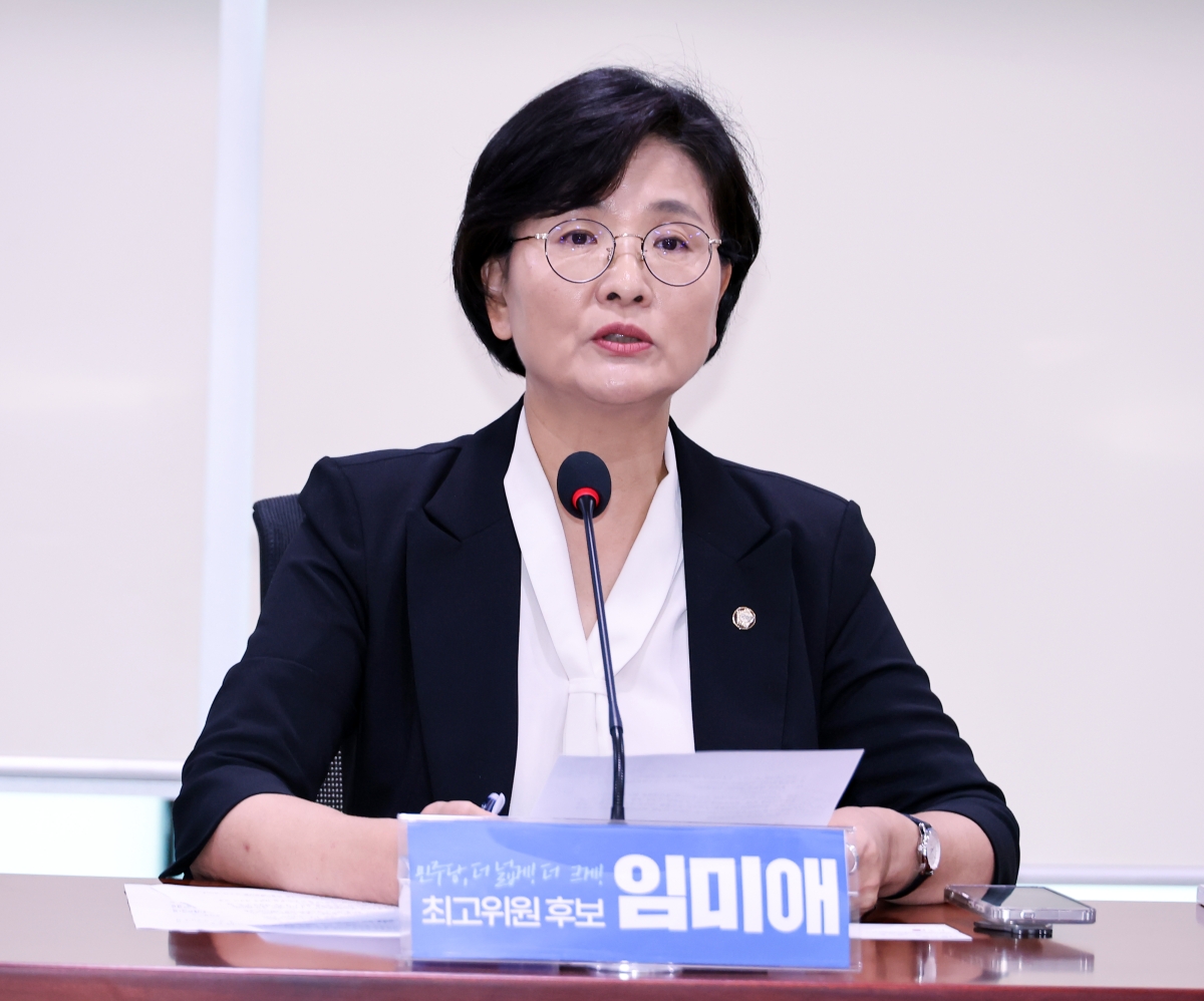 임미애 더불어민주당 의원이 16일 국회 의원회관에서 기자회견을 열고 최고위원 출마를 선언하고 있다. 2026.7.16 연합뉴스