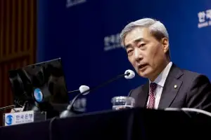 42개월 만에 긴축 선회…금리 추가 인상 가능성