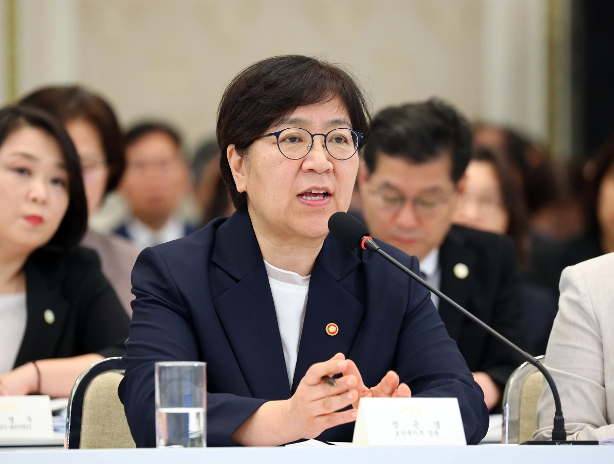 정은경 복지부 장관이 16일 청와대 영빈관에서 열린 이재명 대통령 주재 부처 업무보고에서 보고하고 있다. 연합뉴스