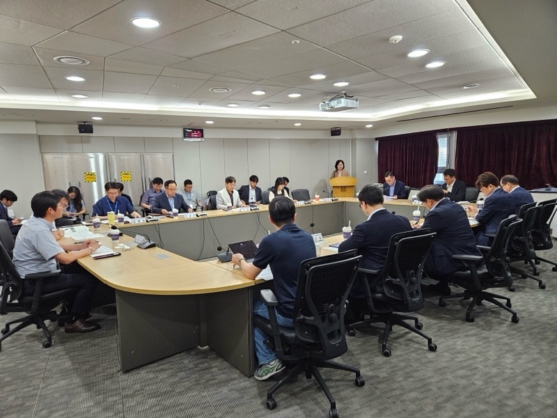 ‘충남 첨단산업 기업투자 지원협의체’ 첫 회의가 열리고 있다. 도 제공