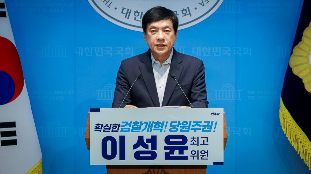 이성윤 더불어민주당 의원이 17일 국회 소통관에서 최고위원 출마 기자회견을 하고 있다. 이성윤 의원실 제공