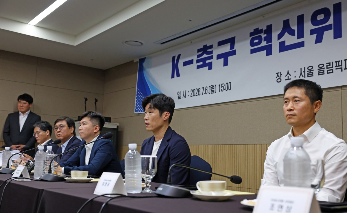 발언하는 박지성 위원장