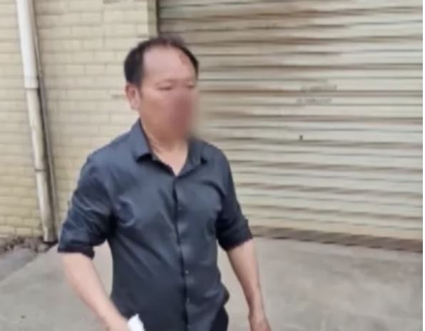 지난 4월 마을에 난입한 20대 괴한을 제압하는 과정에서 코를 물어뜯기는 중상을 입은 중국 후난성 천저우시에 사는 쩡판린(69)씨. 중국중앙TV(CCTV) 캡처