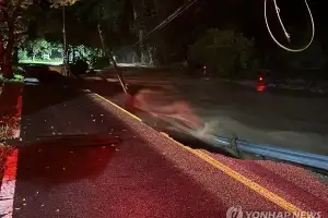 폭우 덮친 경북 북부…366명 긴급 대피·산불 이재민 임시주택 침수