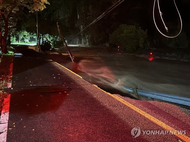 폭우 덮친 경북 북부…366명 긴급 대피·산불 이재민 임시주택 침수