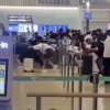 (영상)“차단선 넘어 무슨 난리” 인천공항 중국인 ‘집단새치기’ 논란 [이슈픽]