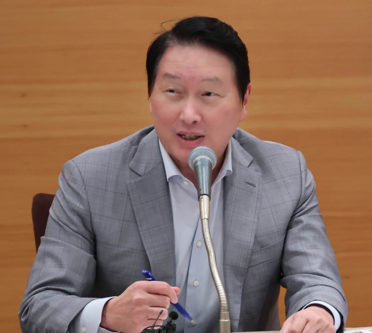 최태원 대한상공회의소 회장(SK그룹 회장)이 지난 15일 제주 신라호텔에서 열린 출입기자단 간담회에서 발언하고 있다. 대한상의 제공