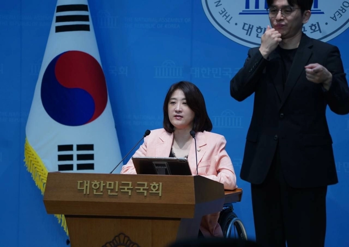 최보윤 국민의힘 수석대변인이 국회 소통관에서 논평을 하고 있다. 의원실 제공