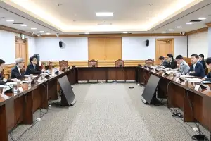 광고 금지도 안 지켜지는데…‘늦고 약한’ 보완책 통할까