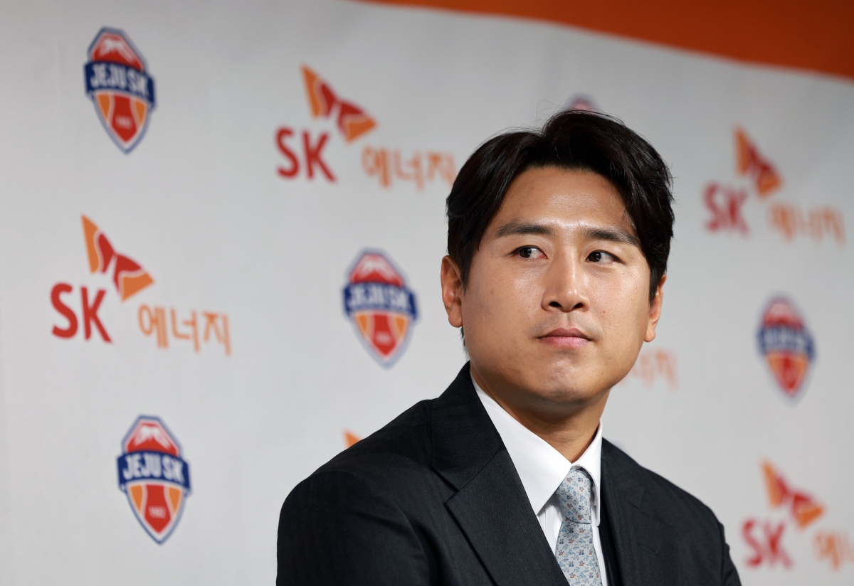 제주 유나이티드의 구자철이 14일 오전 서울 종로구 축구회관에서 열린 구자철 현역 은퇴 기자회견에서 취재진 질문을 듣고 있다. 2025.1.14 연합뉴스