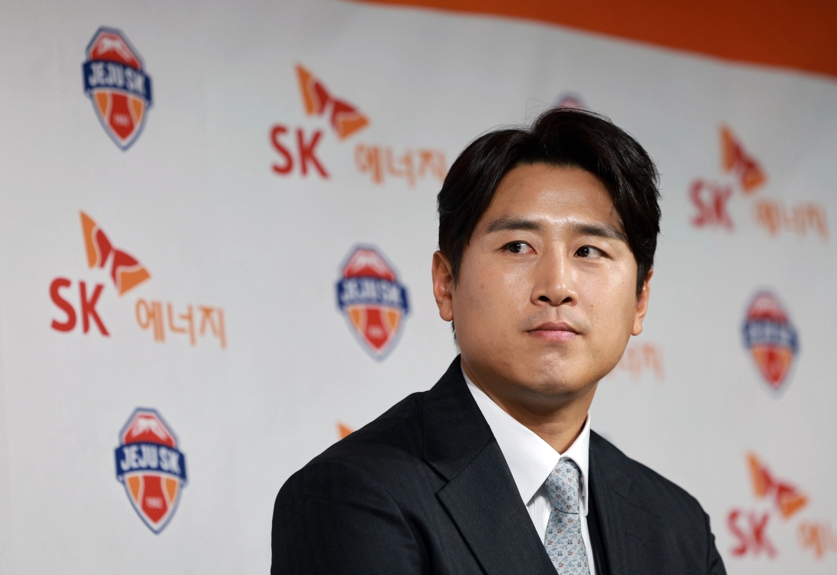 제주 유나이티드의 구자철이 14일 오전 서울 종로구 축구회관에서 열린 구자철 현역 은퇴 기자회견에서 취재진 질문을 듣고 있다. 2025.1.14 연합뉴스