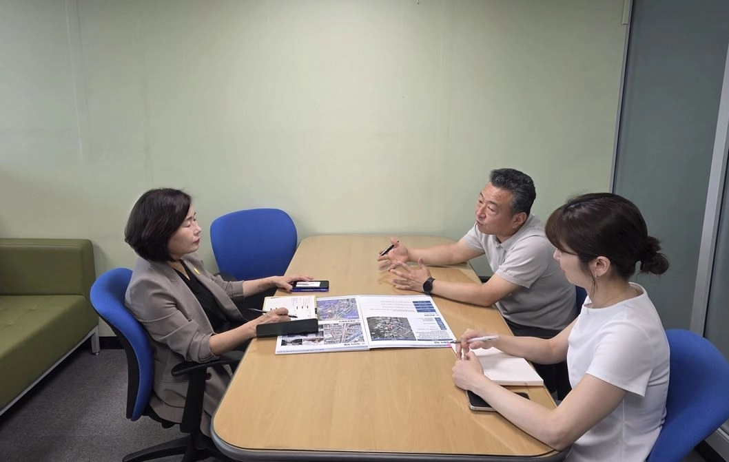 지난 16일 상계역 인근 일대 역세권 활성화사업 추진과 관련해 서울시 및 관계 집행부로부터 사업 추진 현황과 향후 계획에 대한 보고를 받은 채유미 의원. 서울시의회 제공