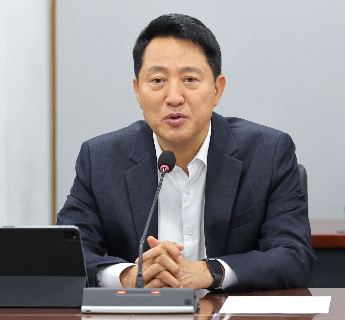 오세훈 서울시장이 지난 15일 서울시청에서 열린 ‘야간경제 활성화’를 위한 정례간부회의에서 발언하고 있다. 연합뉴스