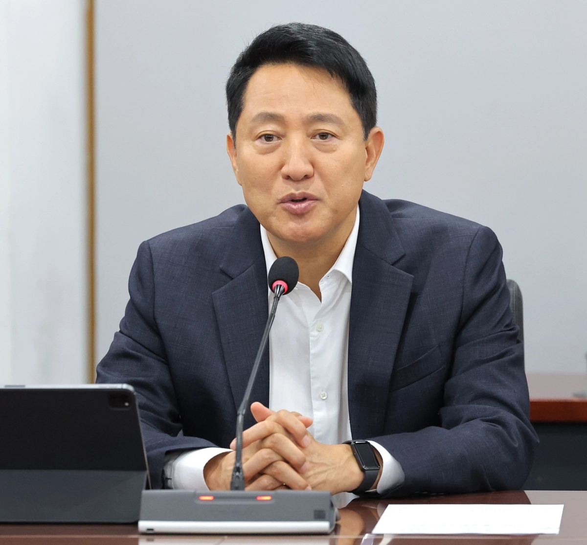 오세훈 서울시장이 지난 15일 서울시청에서 열린 ‘야간경제 활성화’를 위한 정례간부회의에서 발언하고 있다. 연합뉴스