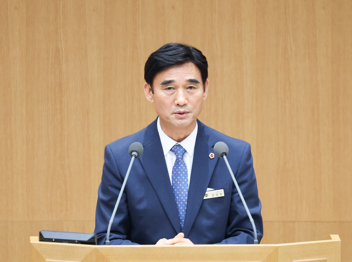 ▲ 장태환 경제노동위원장이 민생 경제 부양과 위원회 운영에 관한 포부를 밝히고 있다. (사진=경기도의회)