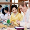 노리개 만들며 한국 문화 알린 김혜경 여사