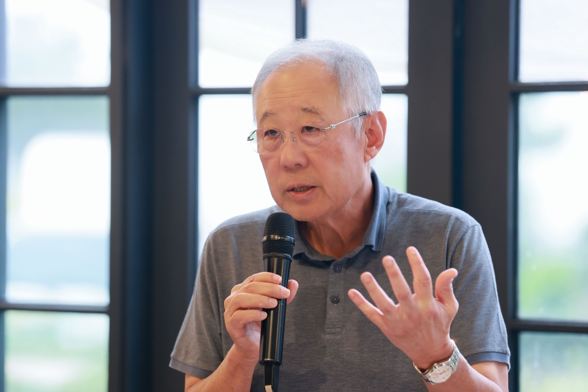 류진 한국경제인협회 회장(풍산그룹 회장)이 지난 17일 ‘2026 한경협 경영자 제주하계포럼’을 계기로 제주 서귀포시에서 열린 기자간담회에서 질의에 답변하고 있다. 한경협 제공