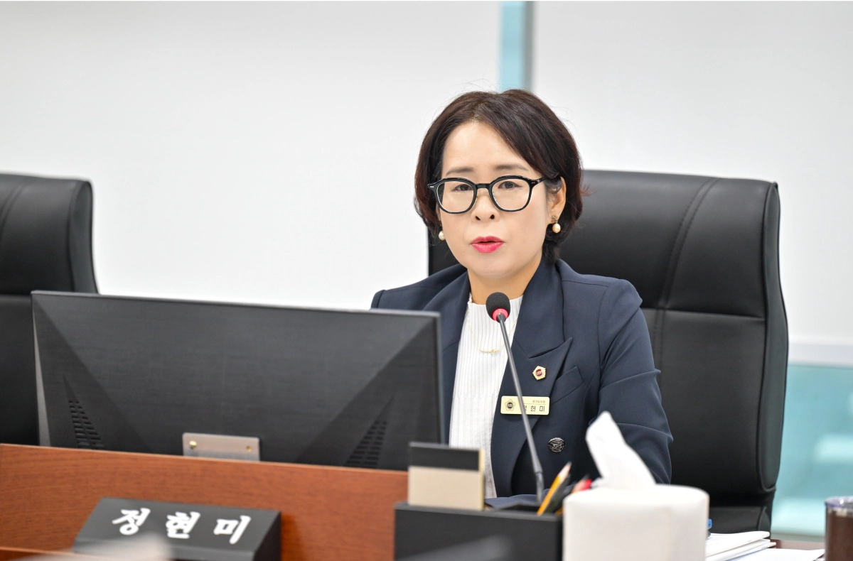 ▲20일 열린 경기도의회 보건복지위원회 업무보고에서 정현미 의원이 질의를 진행하고 있다. (사진=경기도의회)