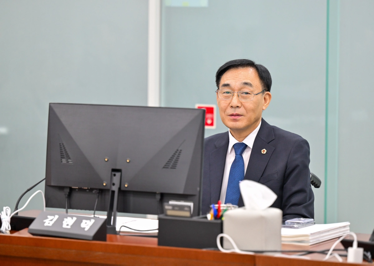 ▲20일 열린 경기도의회 보건복지위원회 업무보고에서 김현덕 의원이 질의를 진행하고 있다. (사진=경기도의회)