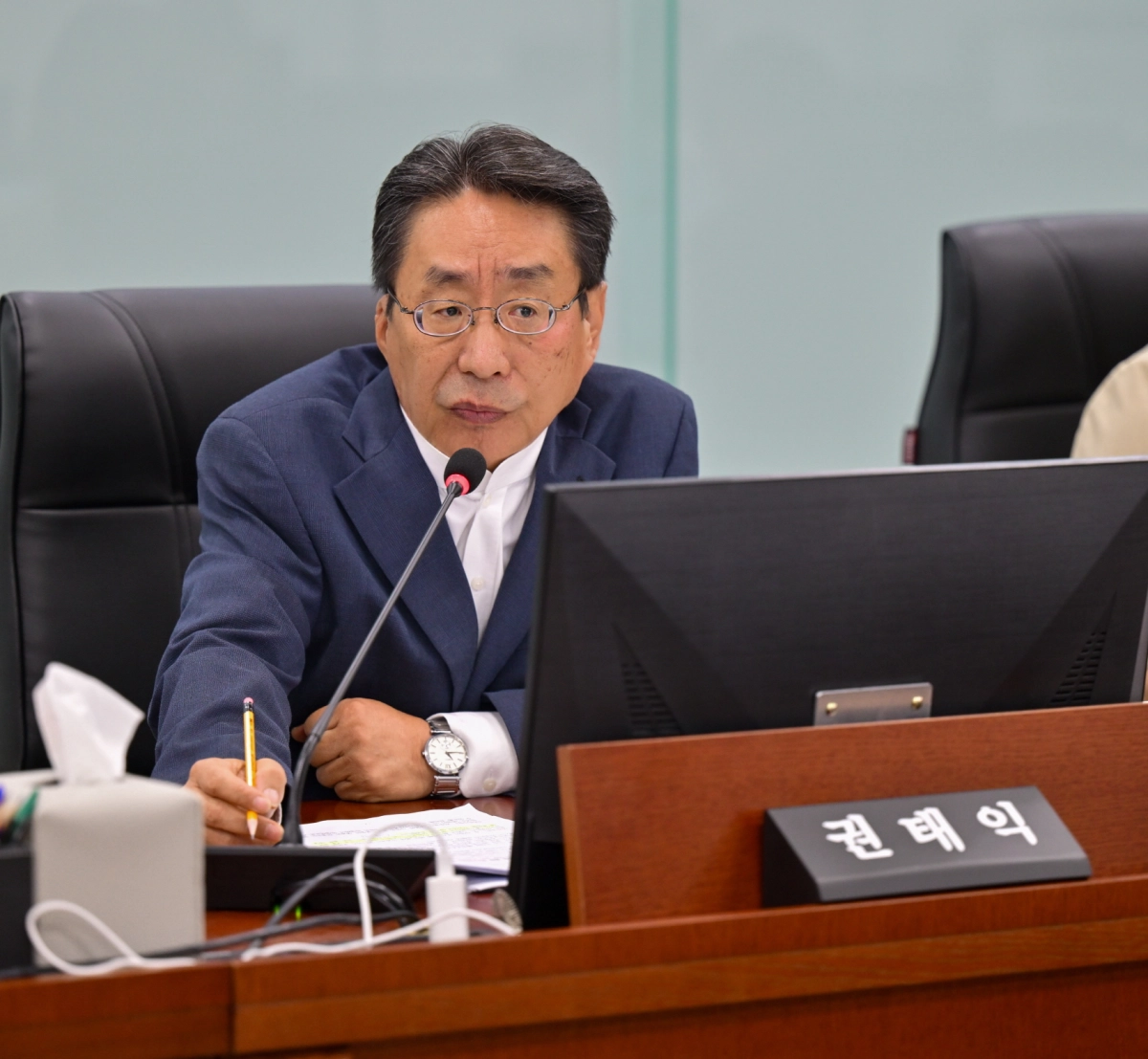 ▲20일 열린 경기도의회 보건복지위원회 업무보고에서 권태익 의원이 질의를 진행하고 있다. (사진=경기도의회)