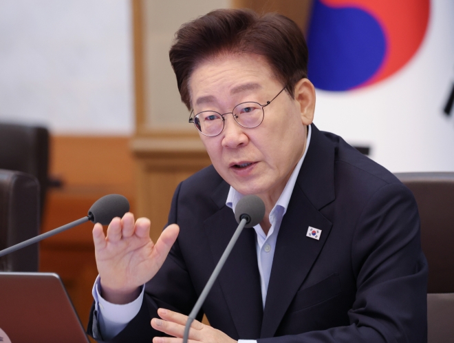 靑 “李대통령 부부, 분당 아파트 매매 17억 근저당…이자 받지 않기로 해”