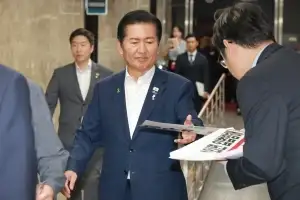 갈 때까지 가는 與전당대회…정청래 측 “차량 파손, 후보 향한 폭력”