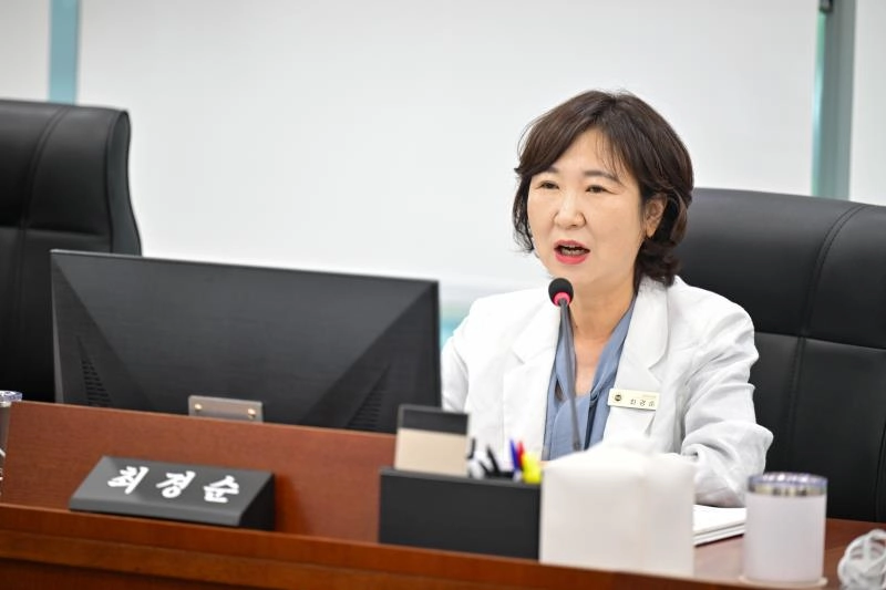 ▲20일 열린 경기도의회 보건복지위원회 업무보고에서 최경순 의원이 질의를 진행하고 있다. (사진=경기도의회)