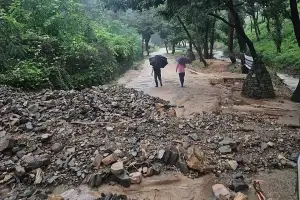 산불 딛기도 전인데… 의성 고운사 이번엔 폭우 상처