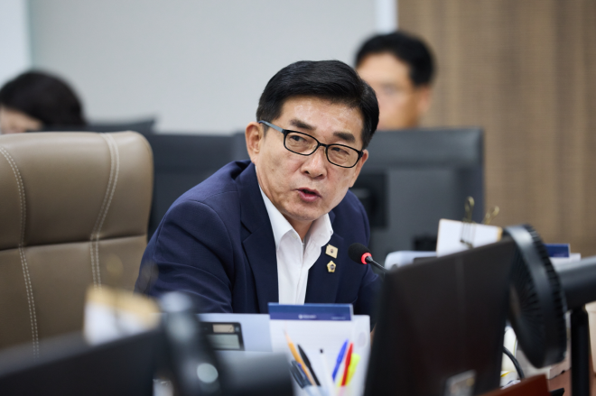 엄교섭 경기도의원 “학교 신설 공약 이행과 안전교육 예산 축소 문제 집중 질의”