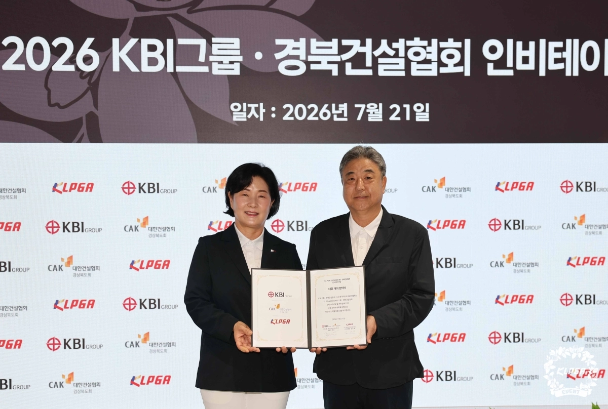 KLPGA 김순희 수석 부회장(왼쪽)과 KBI그룹 박한상 회장.  KLPGA 제공.