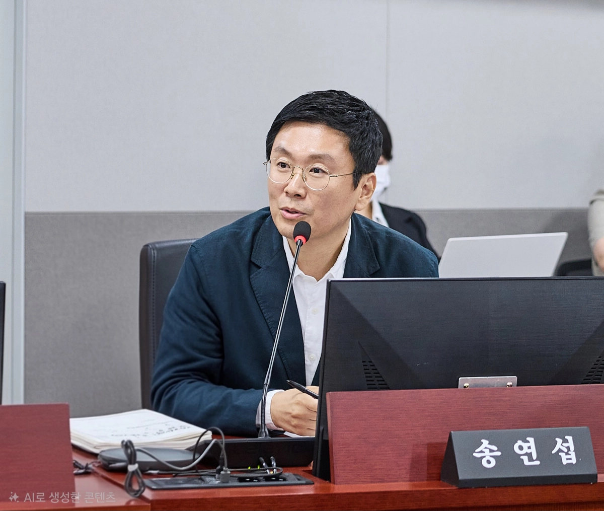 ▲송연섭 의원이 상임위원회 업무보고에서 현장 중심의 창업 지원책 및 AI 전환 정책 마련을 촉구하고 있다. (사진=경기도의회)