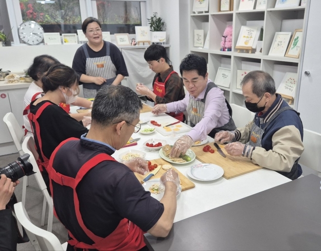관악구, ‘똑똑 안심 울타리’로 고립가구 응원한다