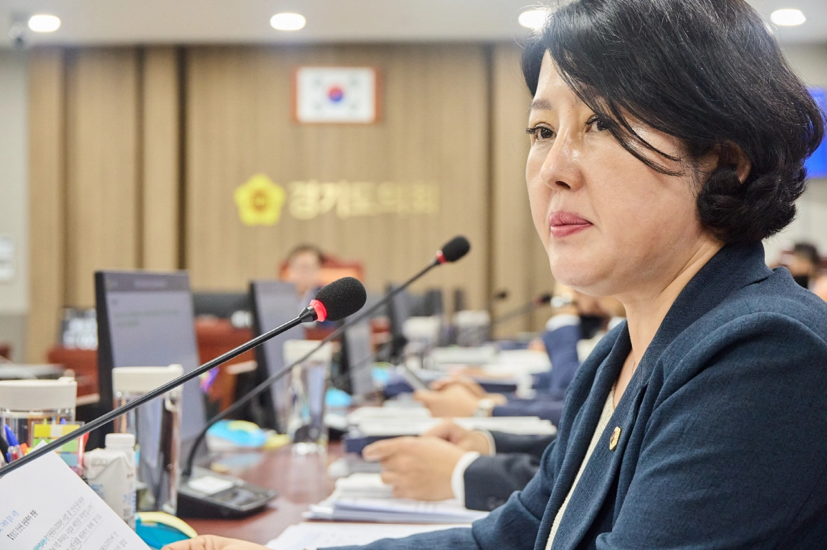 ▲황은화 의원이 문화체육관광국 주요업무보고에서 안산 지역 관광·체육 활성화 방안을 당부하고 있다. (사진=경기도의회)